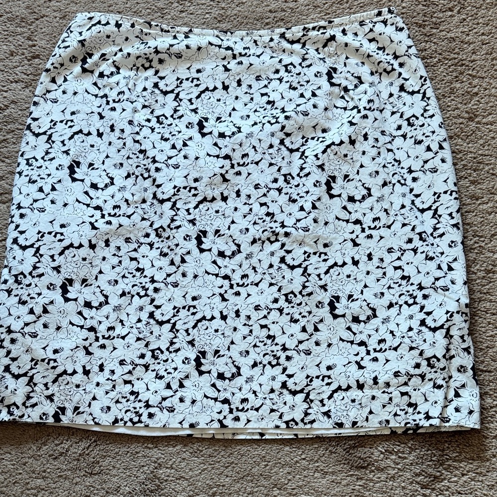 Casual Corner Black and White Floral A-line Skirt. Size 12